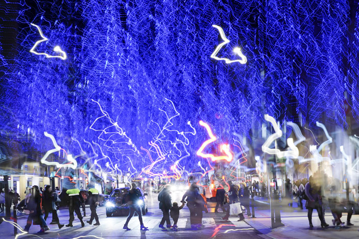 Christmas lights and shopping on the street of Bilbao, Spain. Photo:leonardo2011